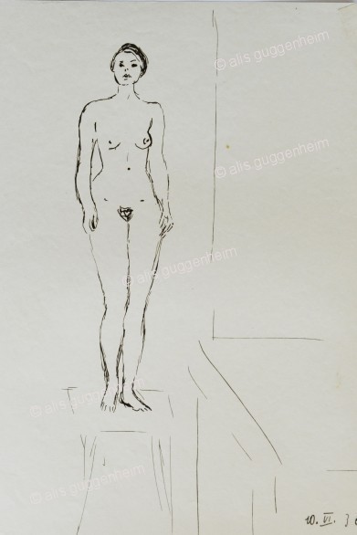 Weiblicher Akt auf Schemel stehend