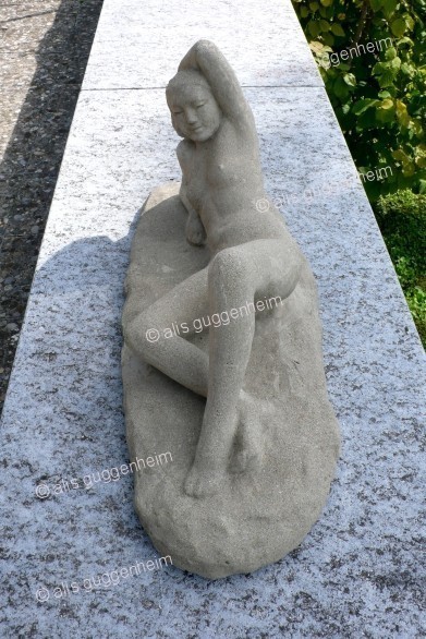 liegende Figur nackt