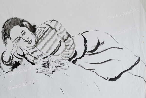 Frau beim Lesen auf Bett