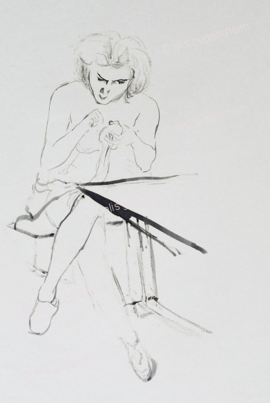 Frau sitzend und nähend