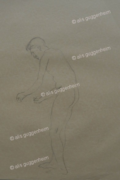 Männlicher Akt leicht gebückt