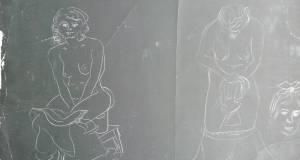Zwei weibliche Figuren bei der Toilette