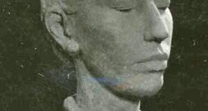869
